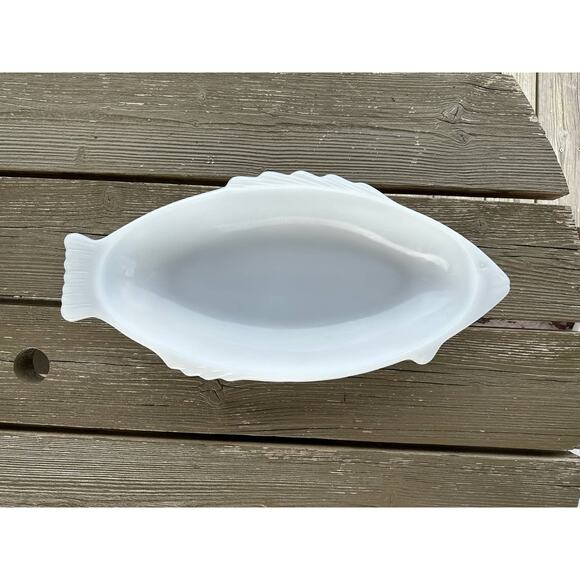 Vintage Milk Glass Fish by Glasbake McKee, 9 inch Fish Shape Baker, Seafood Dish - Picture 14 of 15